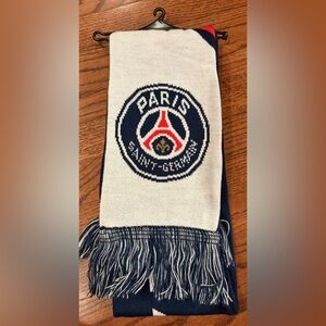 Paris Saint-Germain White and Navy Team Crest Scarf new without tags